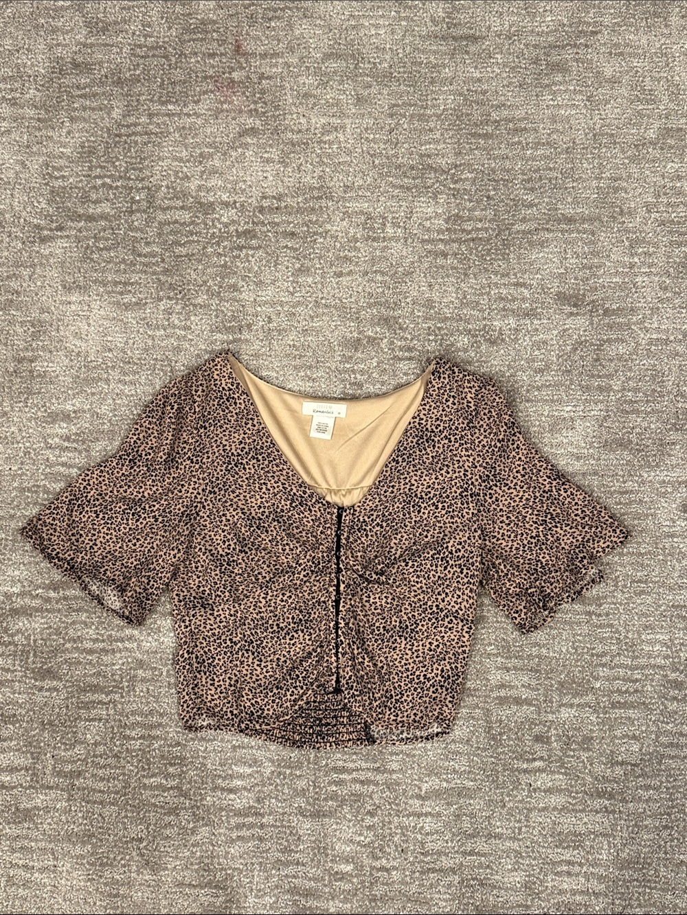 Urban Romantic Animal Print Leopard Cropped Top V Neck Size M